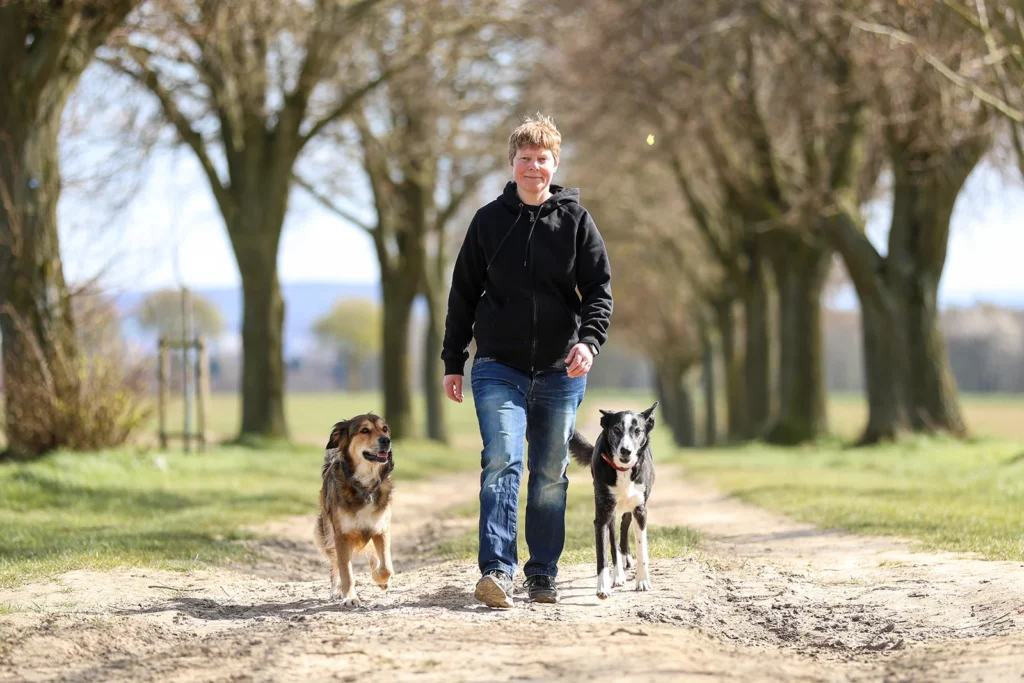 Lisa mit ihren Hunden